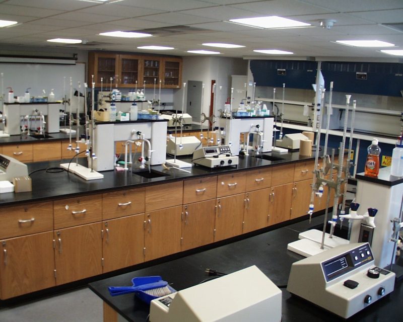 تجهیز آزمایشگاه غذایی-هود لامینه-هات پلیت-فوتومتر-میکروسکپ-PHمتر-آون-هود شیمیایی-جارتست-اتوکلاو