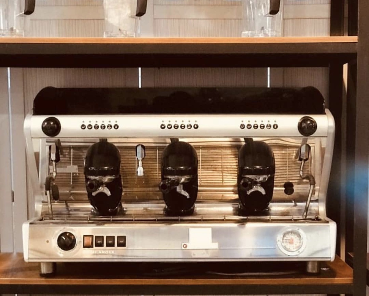 دستگاه قهوه ساز سنرمو سه گروپ