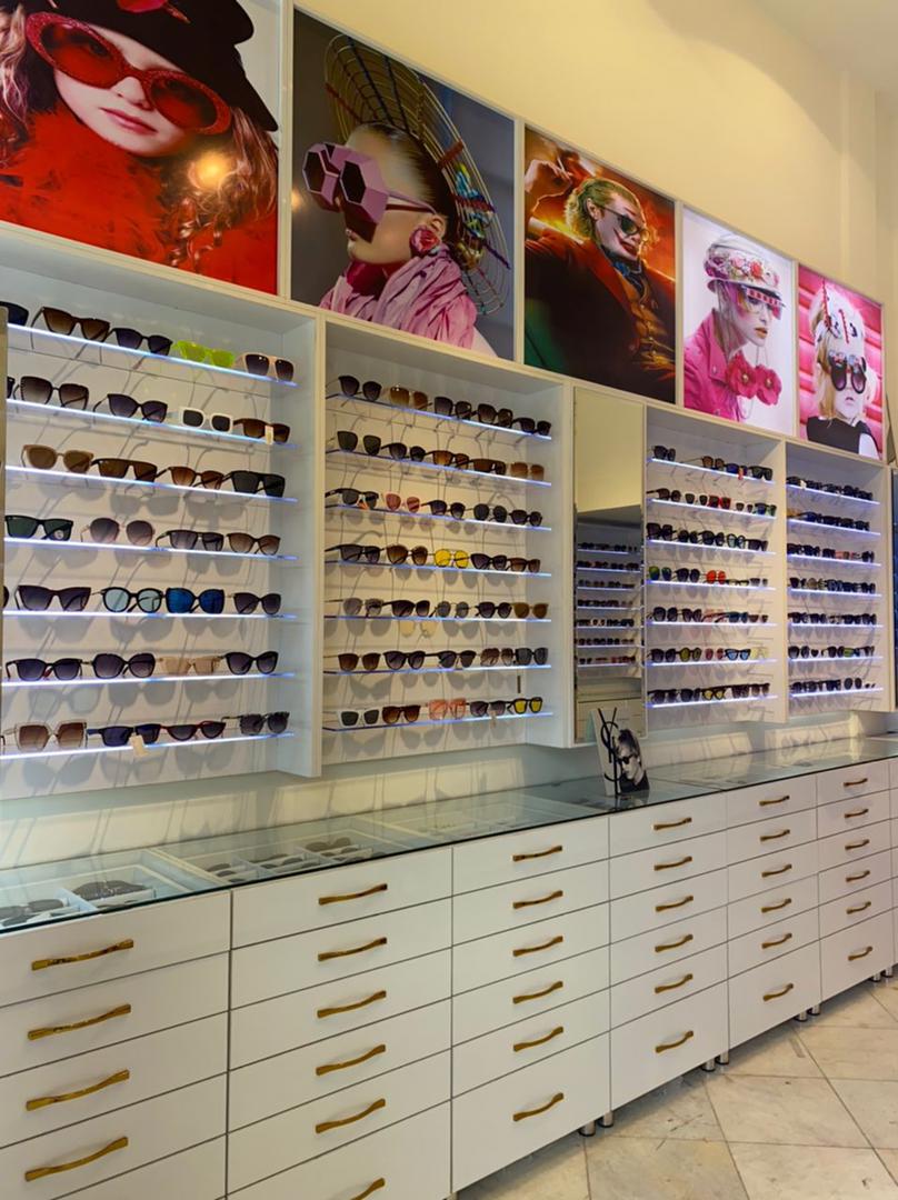 اجرای تخصصی دکوراسیون عینک و فروش استند عینک کلی و جزعی