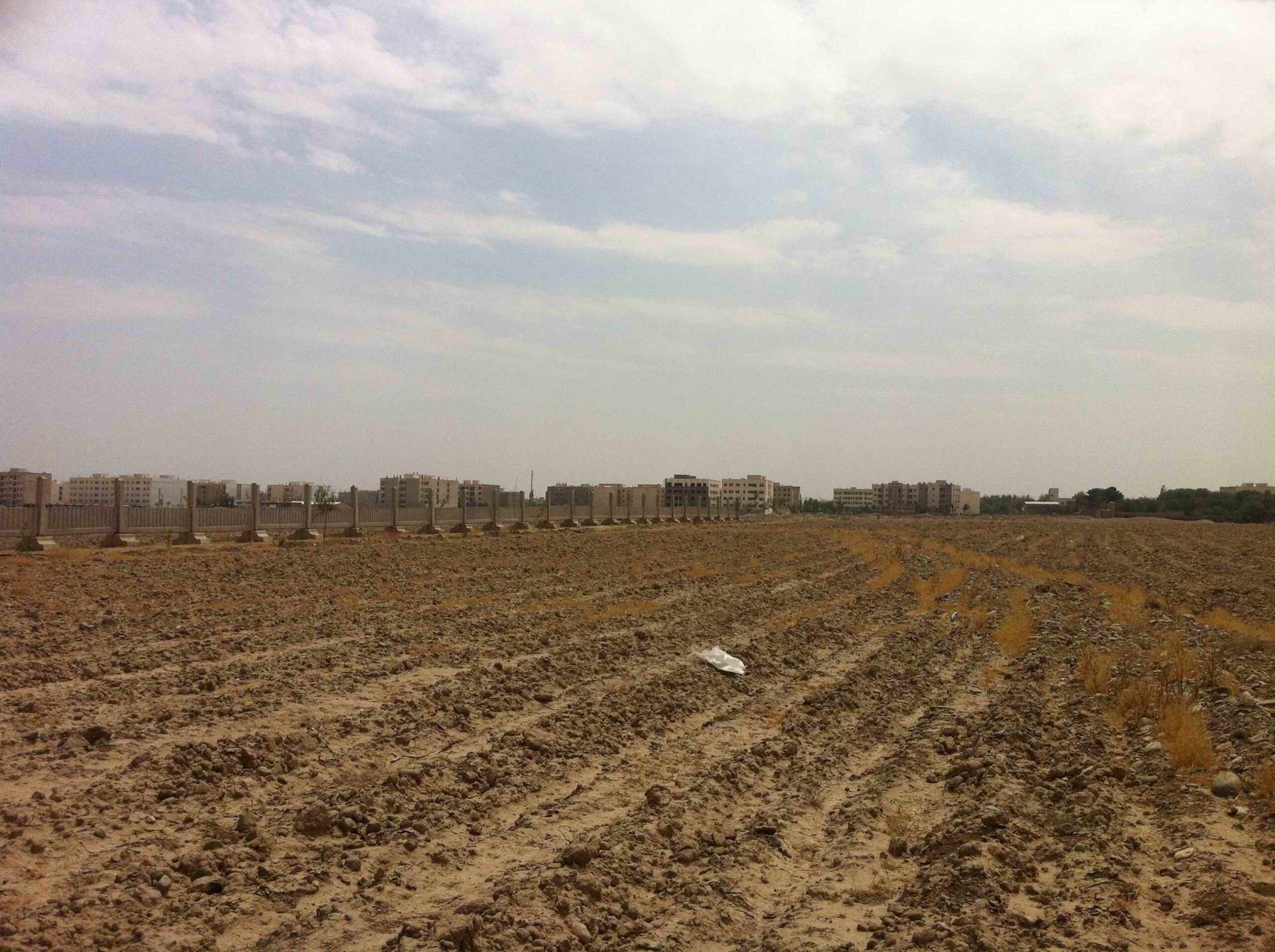 بر رودخانه کرج با اب نمای زیبا ۳۷۵۰۰ مترمربع مناسب جهت شهرک سازی