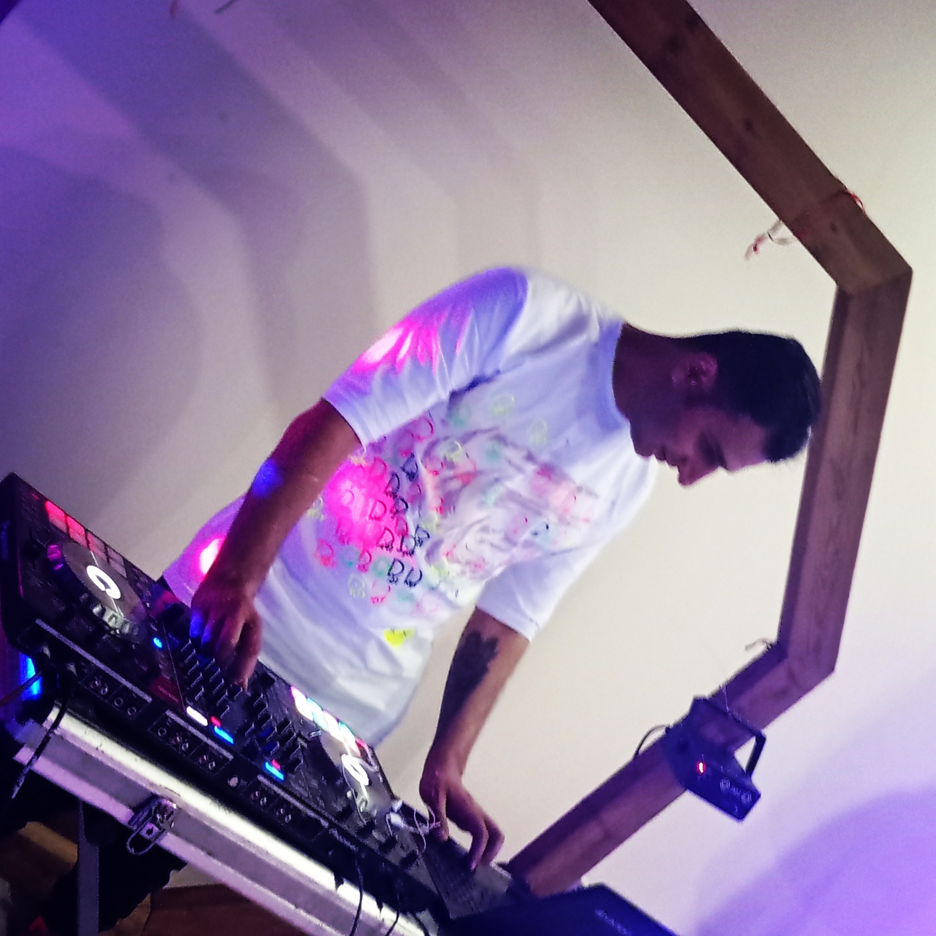 Dj دیجی بادکنک آرایی سالن باغ