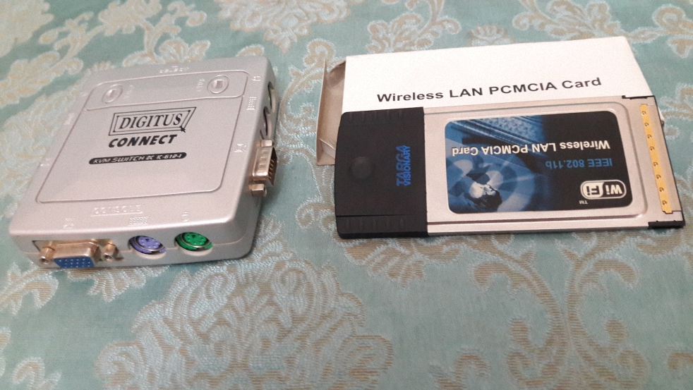 سوئیچ کنترل دو کامپیوتر KVM و کارت LAN Wireless