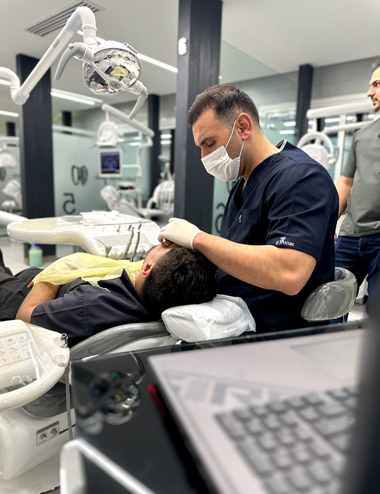 کلینیک دندانپزشکی صدرا پیشرو در ارائه خدمات جامع دندانپزشکی در شیراز و صدرا