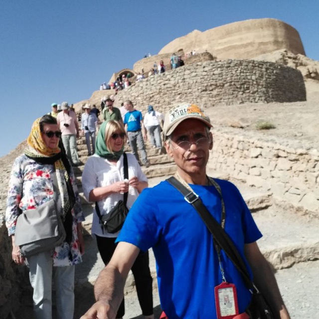 مترجم و تور لیدر سازمان میرا۳و گردشگری